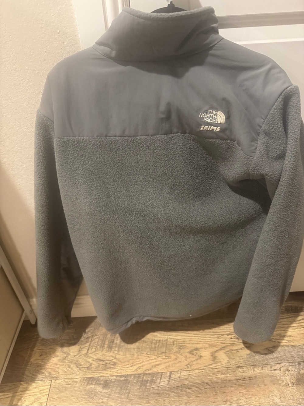 The North Face x SKIMS 1995 Denali Fleece Jacket Gunmetal. Sz XS. New with tag - Picture 3 of 5